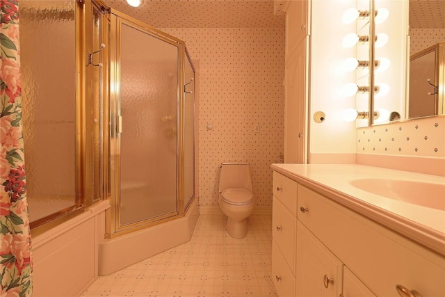 bathroom with a shower with door, vanity, and toilet