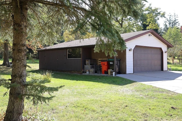 view of front facade featuring a front yard