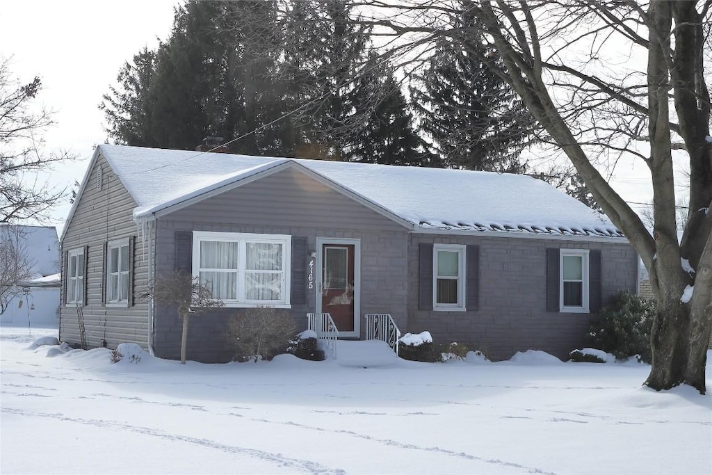 view of front of property