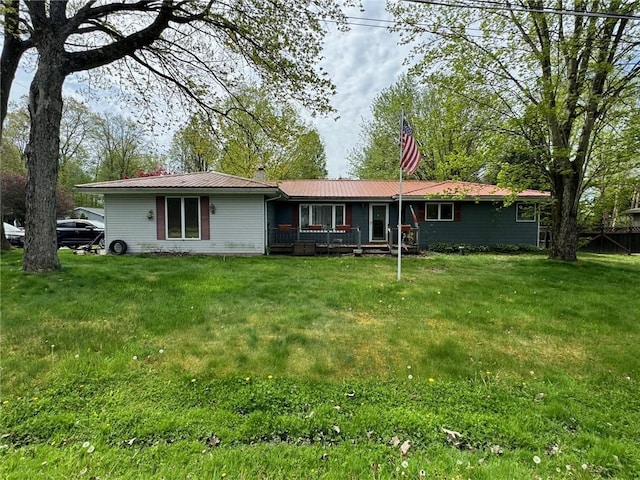 single story home featuring a front lawn