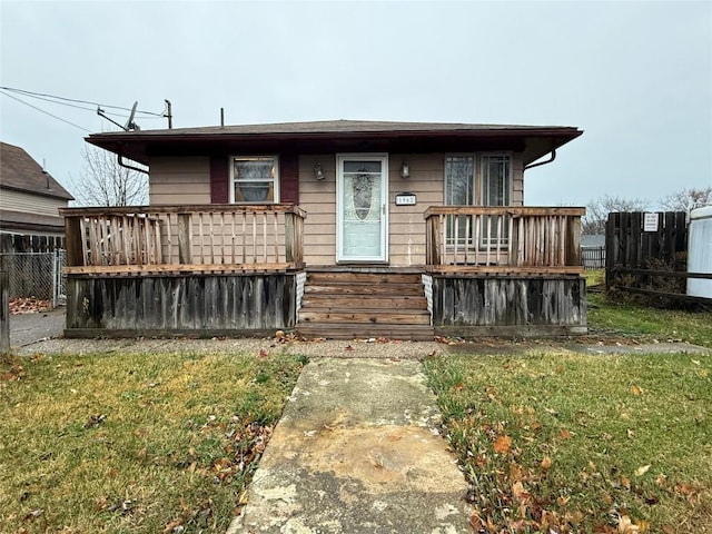 view of front of house with a front lawn