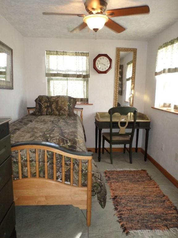 bedroom with ceiling fan