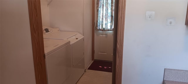 21 Ridgewood Dr, Erie, PA 16426 - laundry room featuring washing machine and clothes dryer