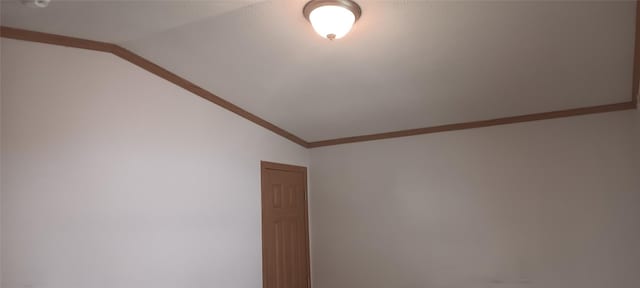 21 Ridgewood Dr, Erie, PA 16426 - detailed view of crown molding