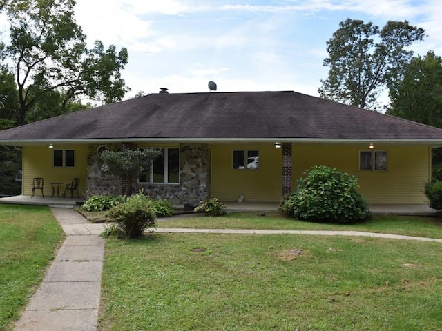 view of front of property with a front yard