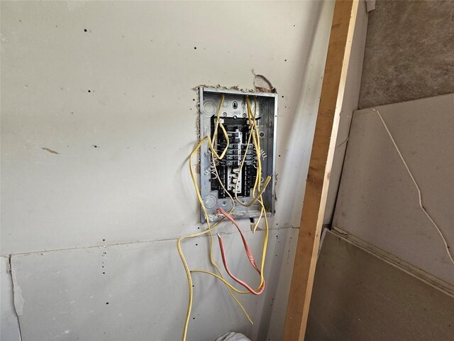 448 W 19th St, Erie, PA 16502 - detailed view of electric panel