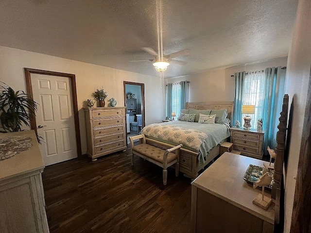bedroom featuring a textured ceiling, dark wood-style flooring, and a ceiling fan