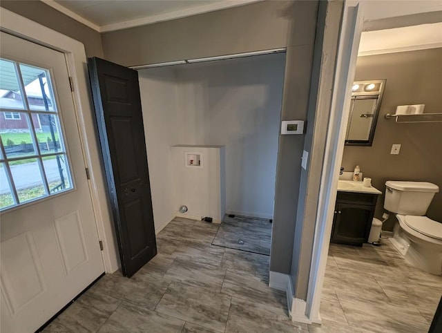 washroom with crown molding