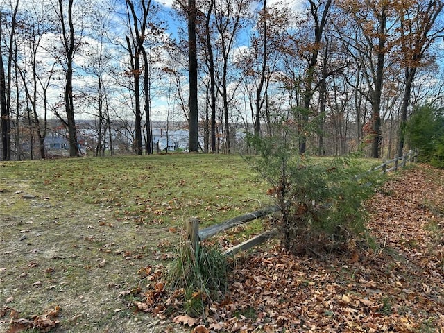 view of yard featuring a water view