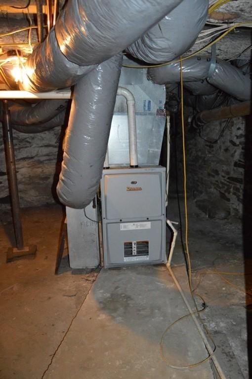402 Main St, Saegertown, PA 16433 - view of utility room