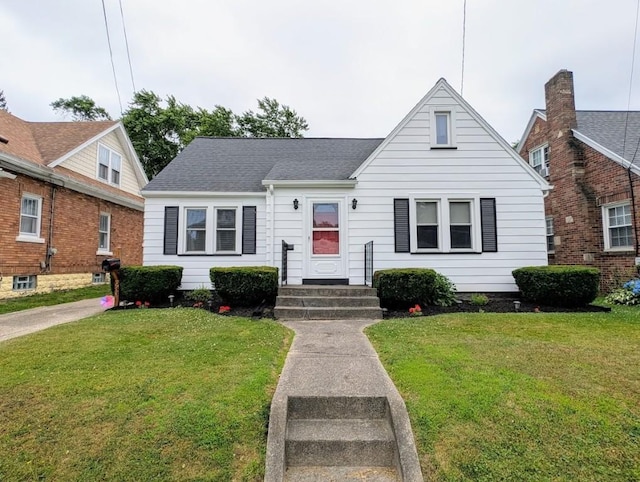 933 E 31st St, Erie, PA 16504 - bungalow featuring entry steps, a front lawn, and roof with shingles