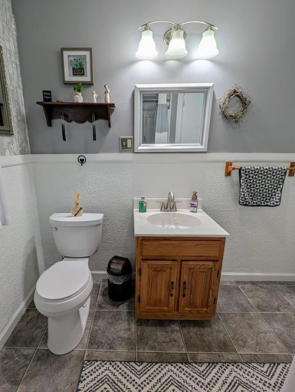 933 E 31st St, Erie, PA 16504 - bathroom featuring toilet and vanity