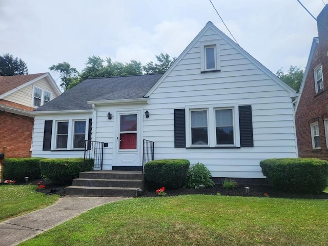 933 E 31st St, Erie, PA 16504 - bungalow-style home with a front lawn and a shingled roof