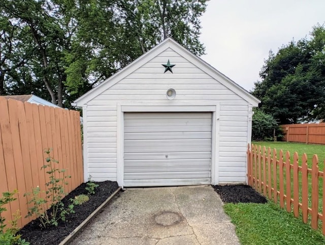 933 E 31st St, Erie, PA 16504 - detached garage with concrete driveway