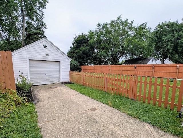 933 E 31st St, Erie, PA 16504 - detached garage featuring driveway