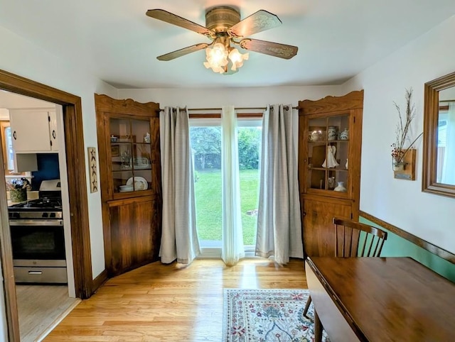 933 E 31st St, Erie, PA 16504 - dining room with light wood-style flooring and a ceiling fan