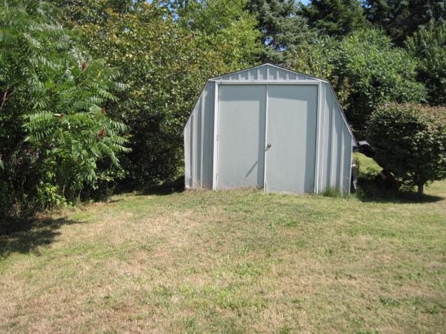 view of outdoor structure featuring a yard