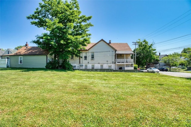 352 E 2nd St, Erie, PA 16507 - back of property featuring a yard