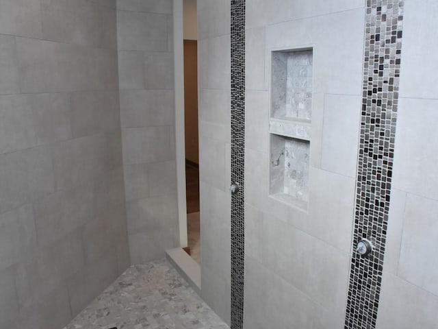 full bath featuring a tile shower