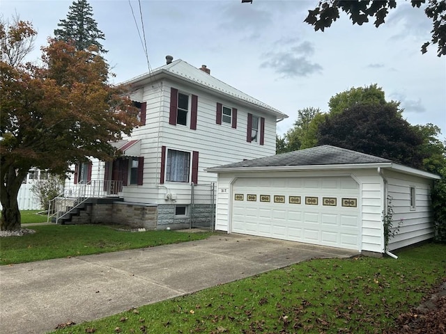 view of front of home featuring a front yard and a garage