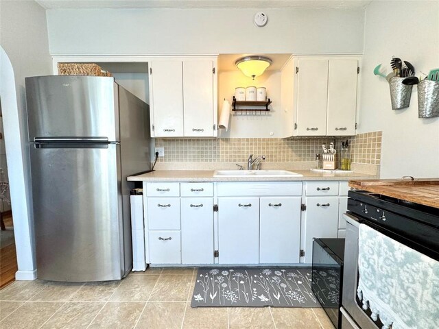 3524 French St, Erie, PA 16504 - kitchen with freestanding refrigerator, dishwashing machine, light countertops, and backsplash