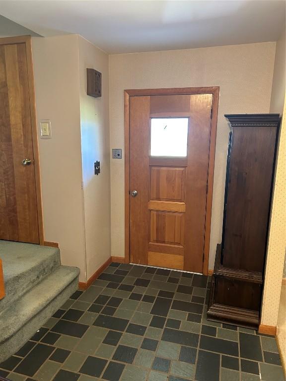 6848 6th Hwy, Linesville, PA 16424 - foyer with baseboards and stairs