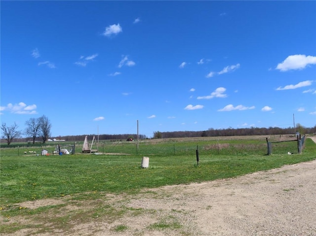 view of yard featuring a rural view