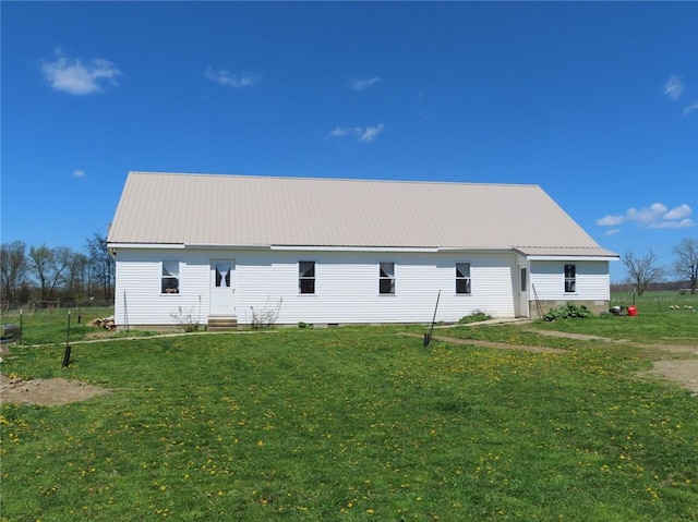 back of house featuring a yard