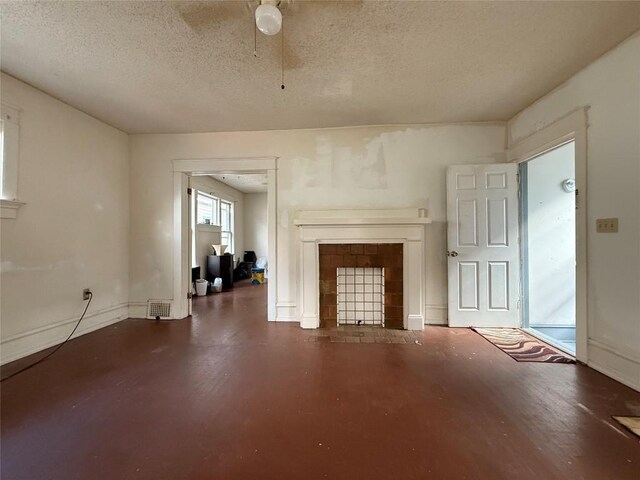1146 W 5th St, Erie, PA 16502 - living room with wood finished floors and a textured ceiling