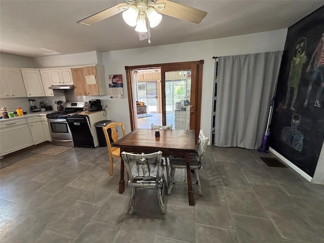 9967 Smith St, Lake City Borough, PA 16423 - bedroom featuring carpet flooring and baseboards