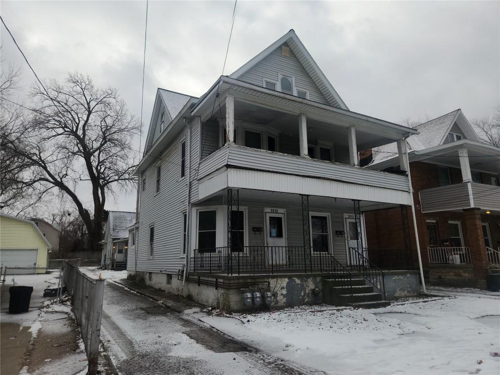 view of front of property with a porch