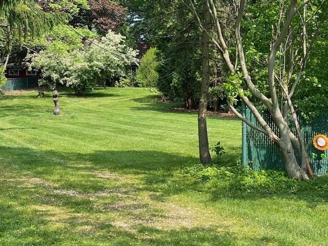 10634 N Edgewood Dr, Lake City Borough, PA 16423 - view of yard