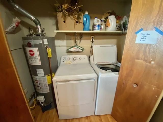 10634 N Edgewood Dr, Lake City Borough, PA 16423 - laundry room with water heater, washing machine and clothes dryer, and light wood-style floors