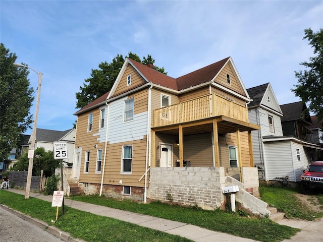 view of front of home with a balcony