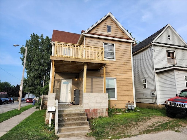 view of front of home featuring a balcony