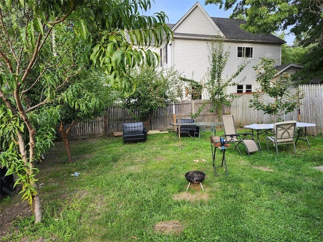 view of yard featuring a fire pit