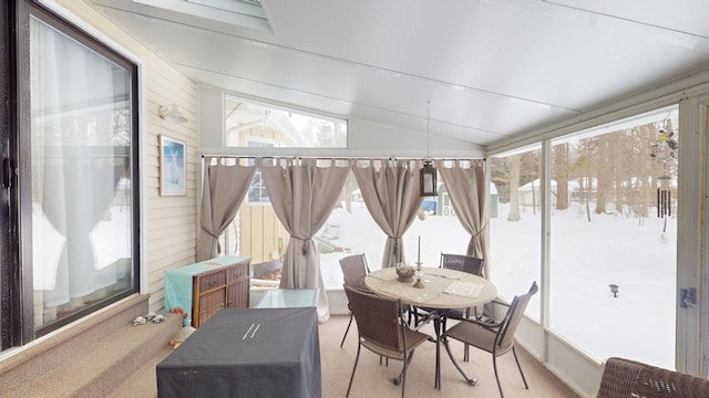 sunroom with lofted ceiling