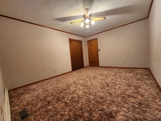 empty room with ceiling fan, carpet floors, and ornamental molding