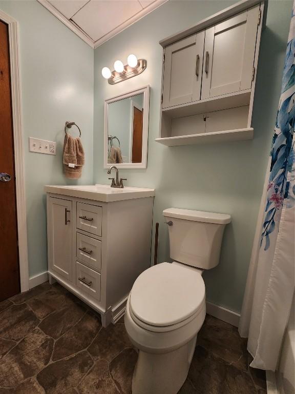 bathroom featuring crown molding, vanity, a shower with shower curtain, and toilet