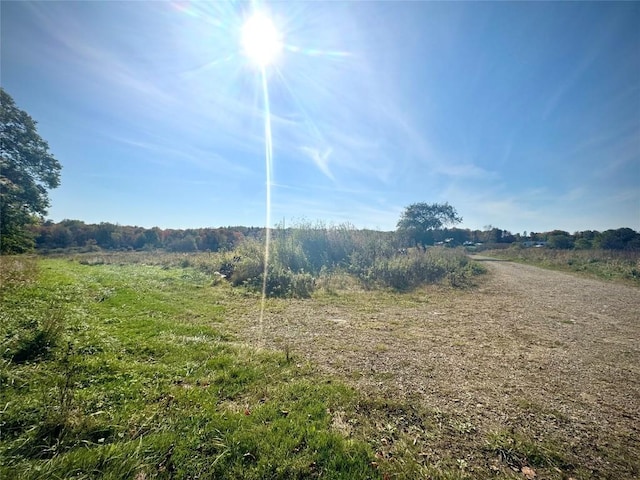 view of yard featuring a rural view