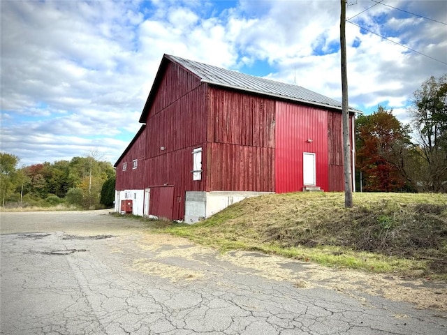 view of outbuilding