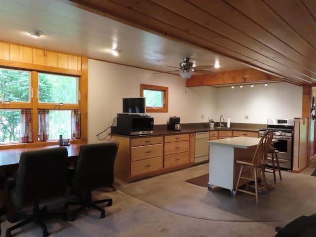1900 Navaho Rd, Jamestown, PA 16134 - office space with plenty of natural light and concrete floors