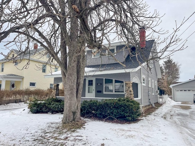 view of front facade featuring a garage