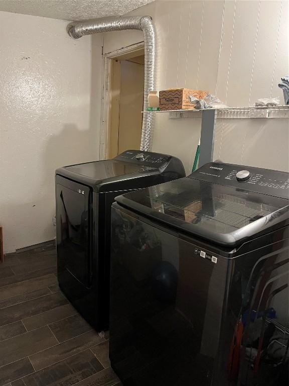 washroom with separate washer and dryer and a textured ceiling