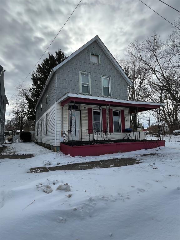 view of front of home featuring covered porch