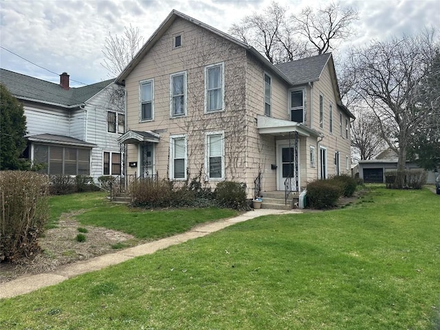 traditional home featuring a front yard