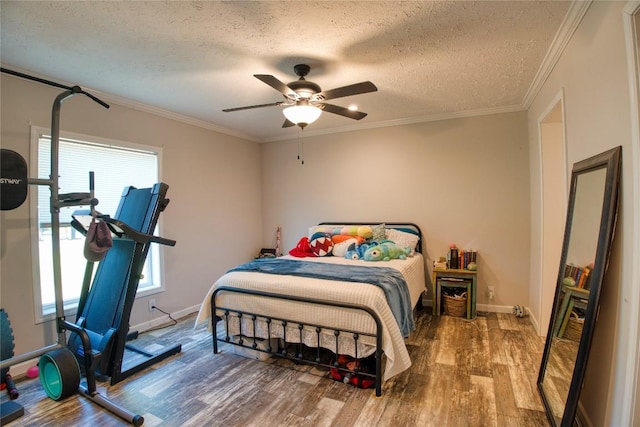 134 Primrose Ln, Edinboro, PA 16412 - bedroom featuring wood finished floors, a textured ceiling, crown molding, and a ceiling fan