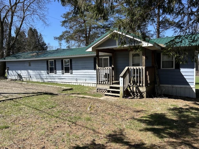view of front of house with a front lawn and metal roof