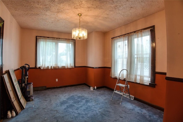 1219 W 32nd St, Erie, PA 16508 - unfurnished room featuring carpet, a chandelier, and a textured ceiling