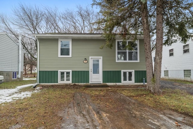 view of split foyer home